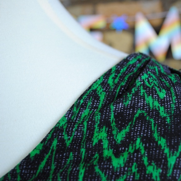 THE PODOLLS Dolman Sleeve Top - Picture 4 of 7